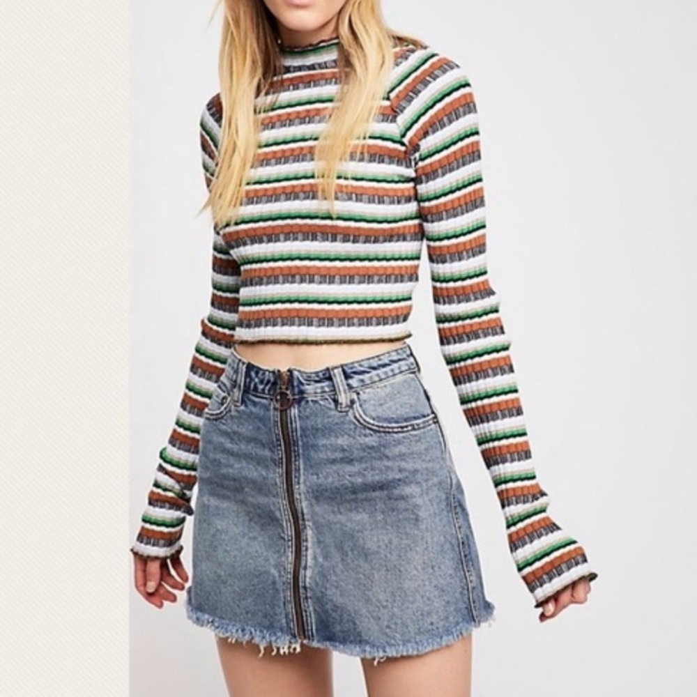 We The Free People Zip It Up Denim
Mini Jean Skirt, size 28